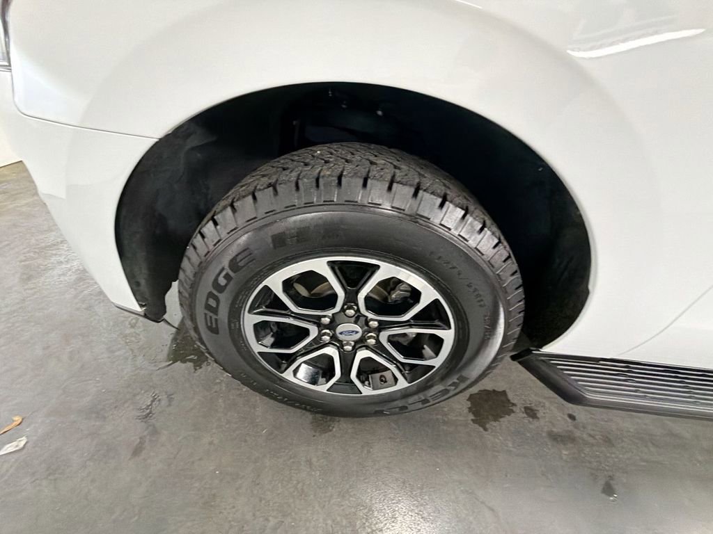 Used 2024 Ford Expedition XLT RWD image 32