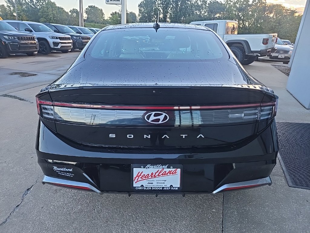 Used 2025 Hyundai Sonata SEL FWD image 31