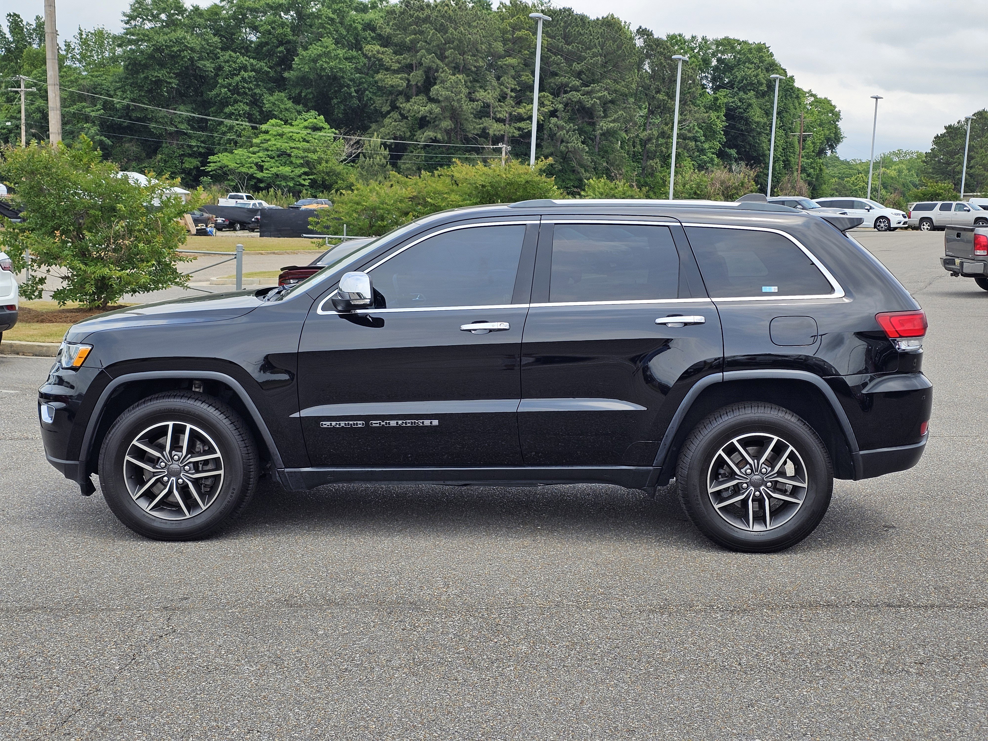 Used 2021 Jeep Grand Cherokee Limited AWD/4WD image 14