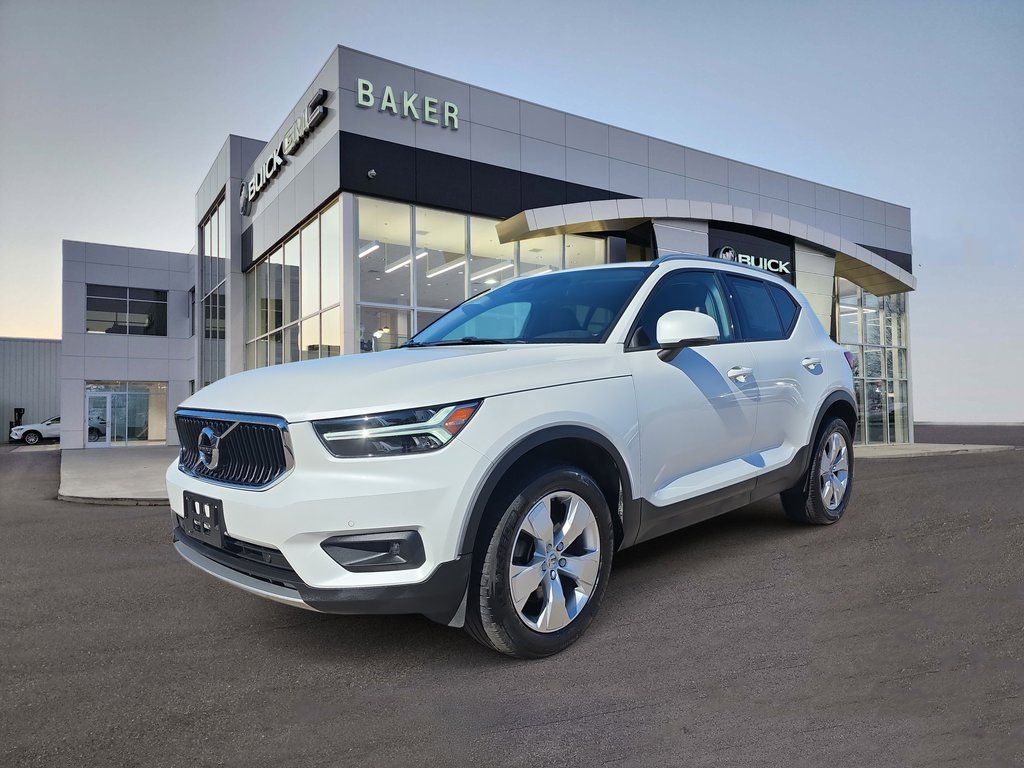 Used 2022 Volvo XC40 T5 Momentum