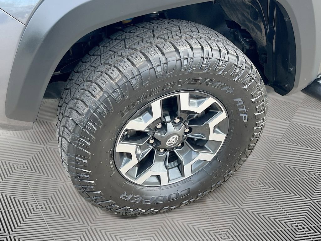Used 2018 Toyota Tacoma TRD Off-Road w/ Technology Package AWD/4WD image 27