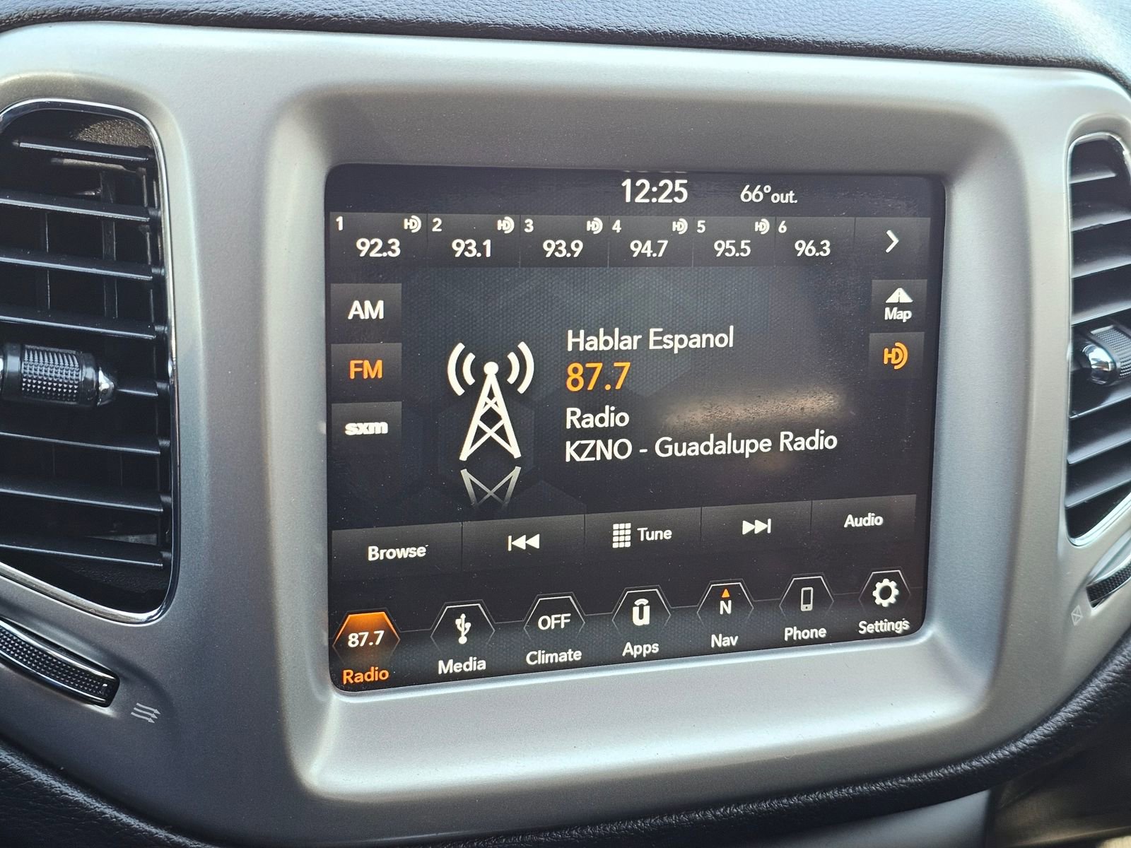 Used 2019 Jeep Compass Latitude w/ Popular Equipment Group image 13