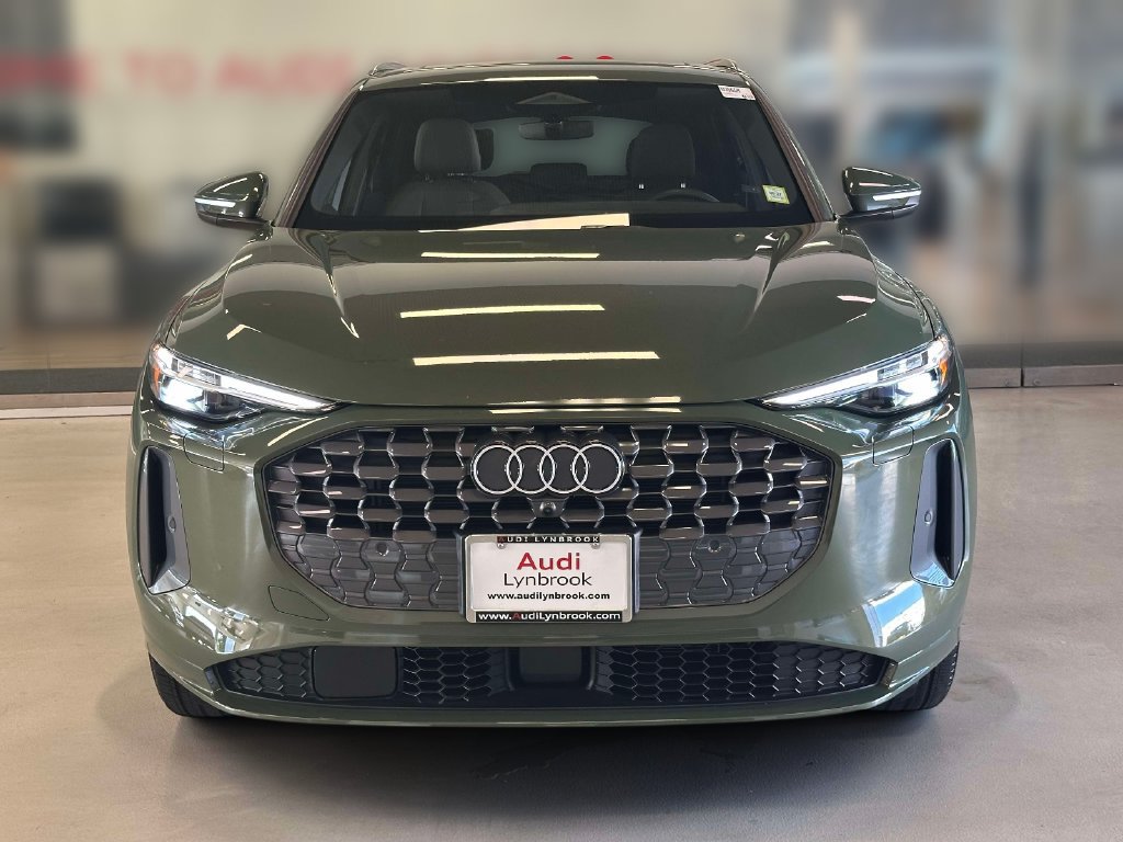 Used 2025 Audi Q5 Premium Plus w/ Premium Plus AWD/4WD image 2