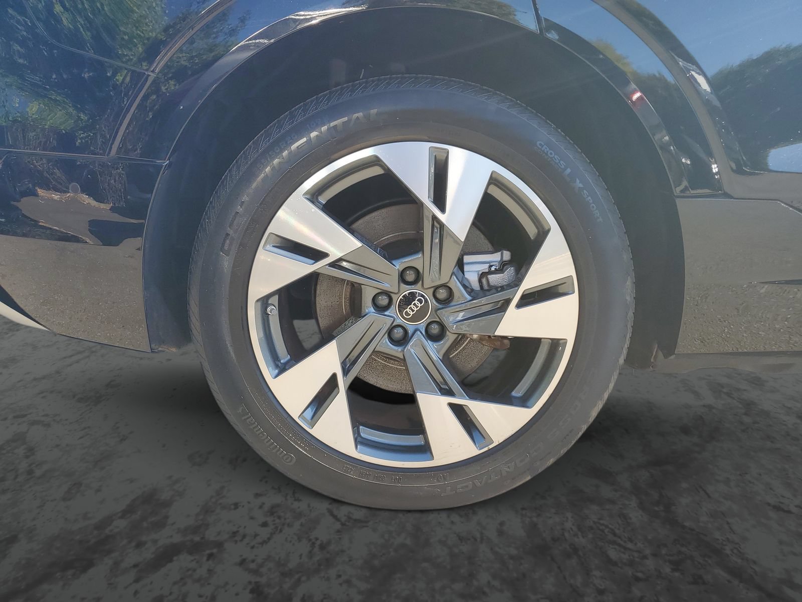 Used 2022 Audi e-tron Premium Plus w/ Premium Plus Package AWD/4WD image 5
