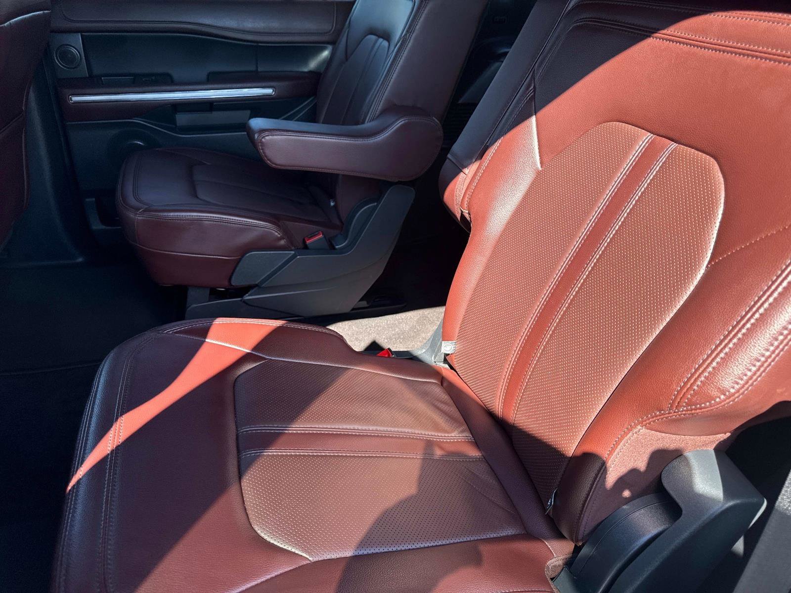 Used 2023 Ford Expedition Limited image 16