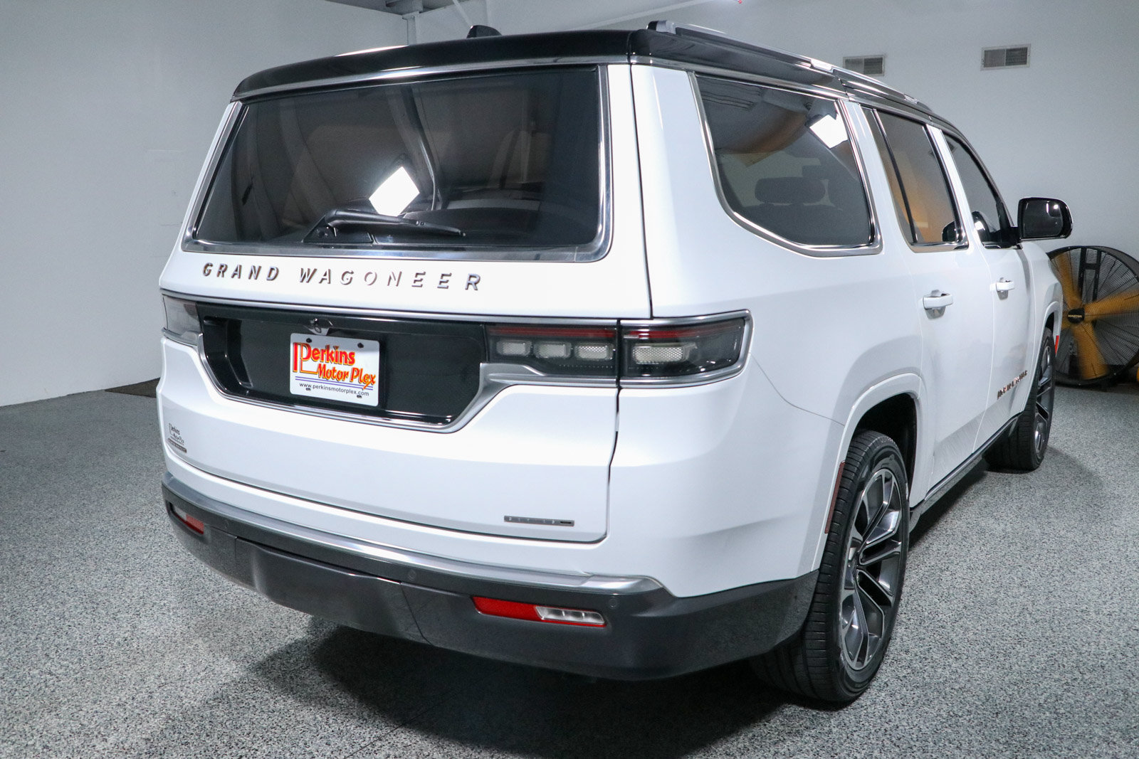 Used 2022 Jeep Grand Wagoneer Series III w/ HD Trailer Tow Package AWD/4WD image 7