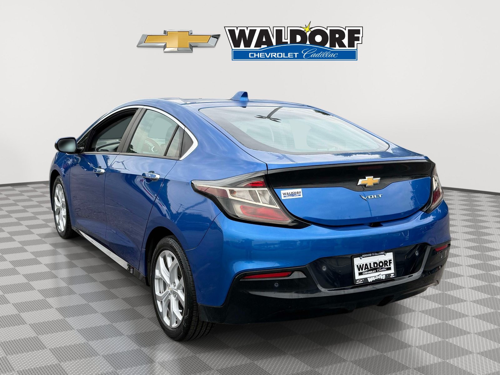 Used 2016 Chevrolet Volt Premier w/ Driver Confidence Package FWD image 4