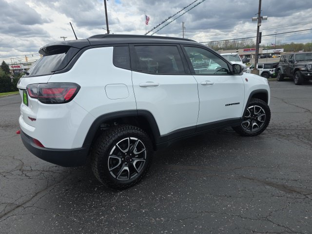 Used 2025 Jeep Compass Trailhawk w/ Trailhawk Elite Group AWD/4WD image 8