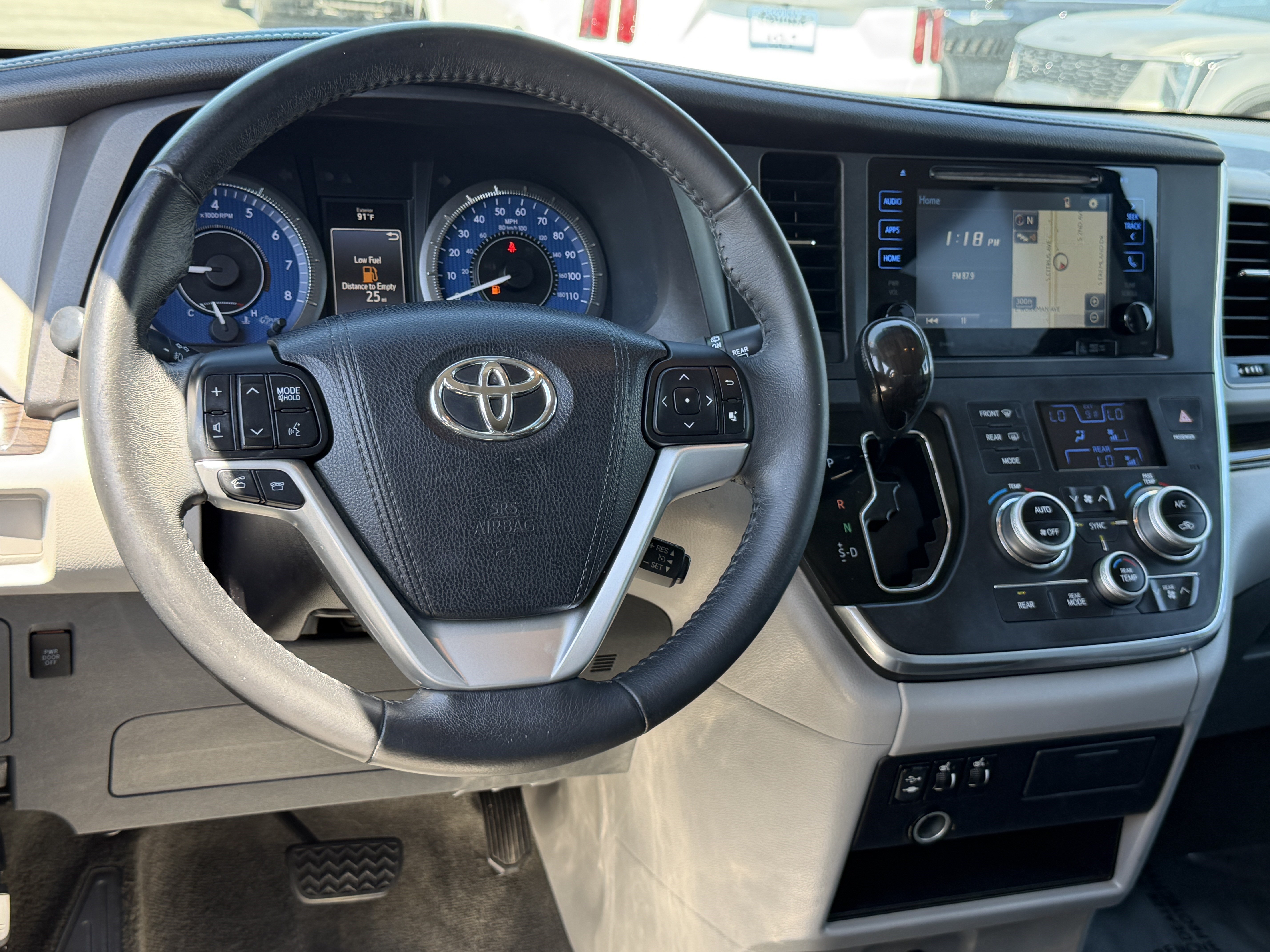 Used 2017 Toyota Sienna XLE w/ XLE Navigation Package FWD image 26