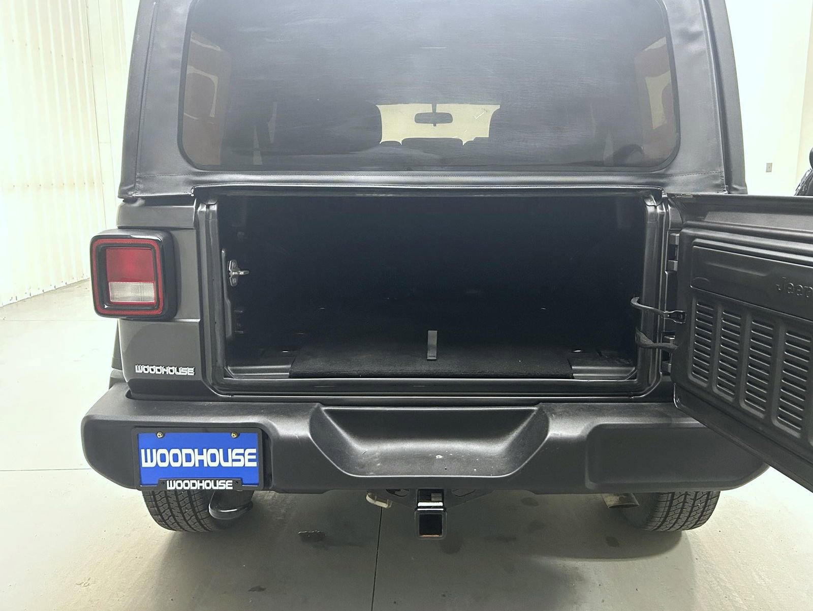 Used 2018 Jeep Wrangler Unlimited Sport image 21