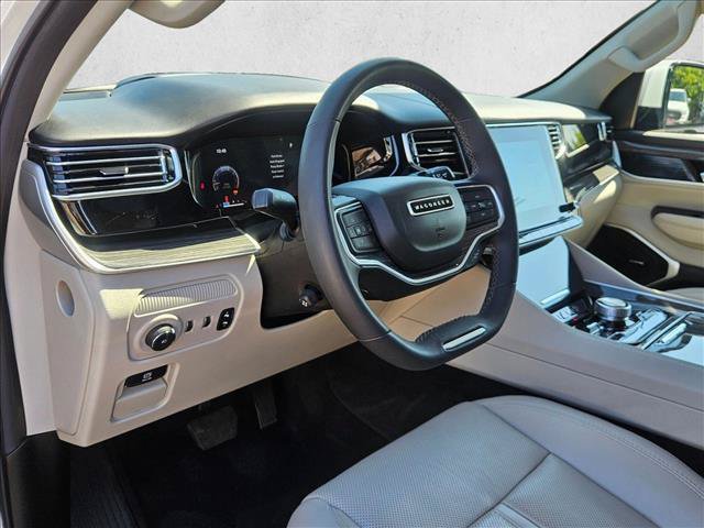 Used 2022 Jeep Wagoneer Series III w/ Flexible Seating Group AWD/4WD image 10