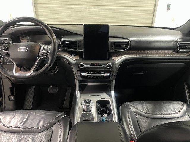 Used 2020 Ford Explorer Platinum w/ Premium Technology Package image 16
