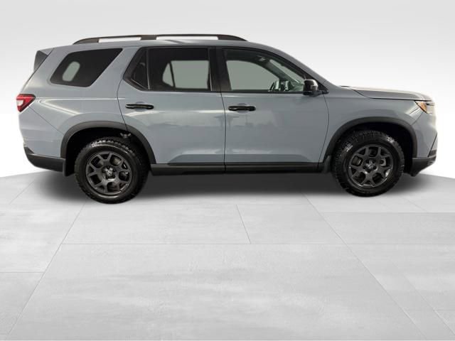 Certified 2025 Honda Pilot TrailSport image 9