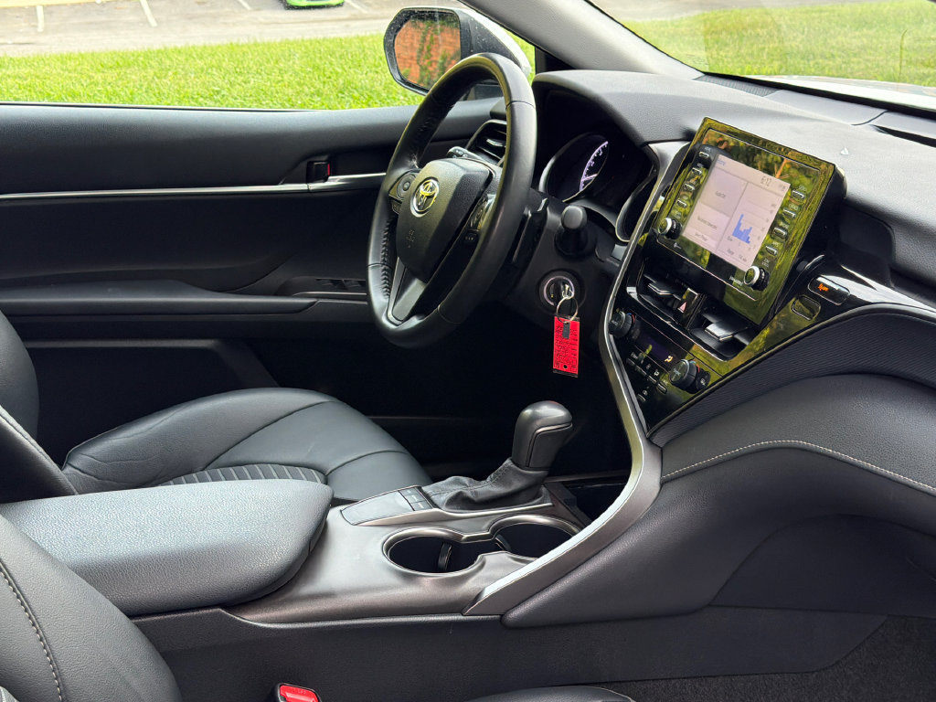 Used 2024 Toyota Camry SE FWD image 9