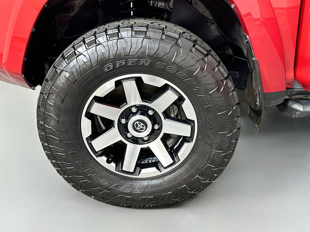 Certified 2022 Toyota 4Runner SR5 Premium w/ Moonroof Package AWD/4WD image 31