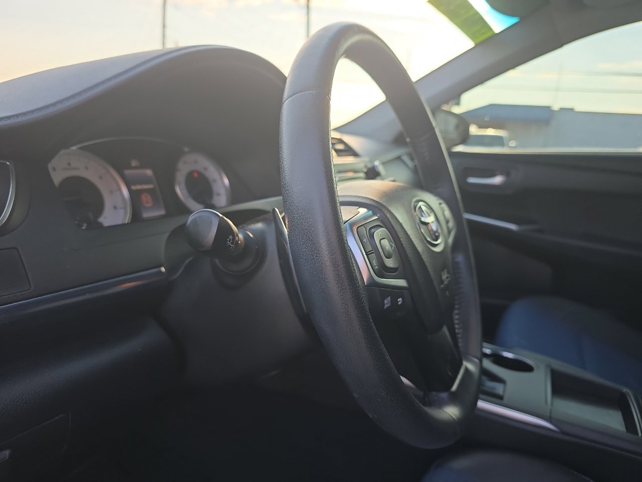 Used 2016 Toyota Camry SE image 12