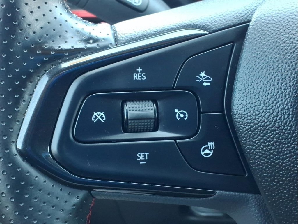 Used 2025 Chevrolet Trax RS w/ Sunroof Package FWD image 24