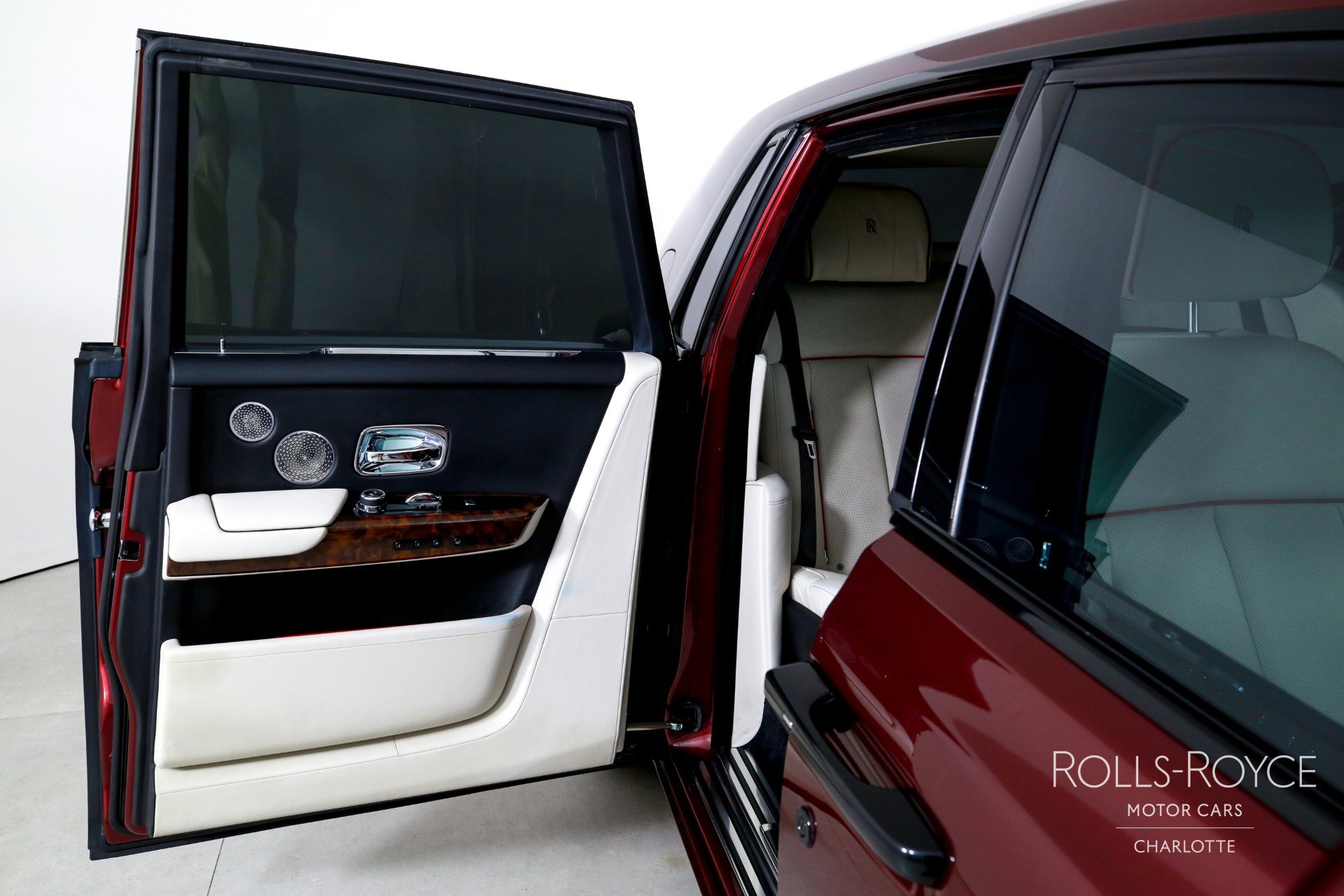 Used 2019 Rolls-Royce Phantom Sedan image 28