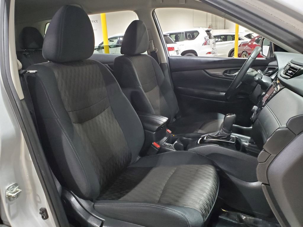Used 2019 Nissan Rogue SV w/ Premium Package image 14