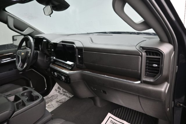 Used 2024 Chevrolet Silverado 1500 LT AWD/4WD image 8