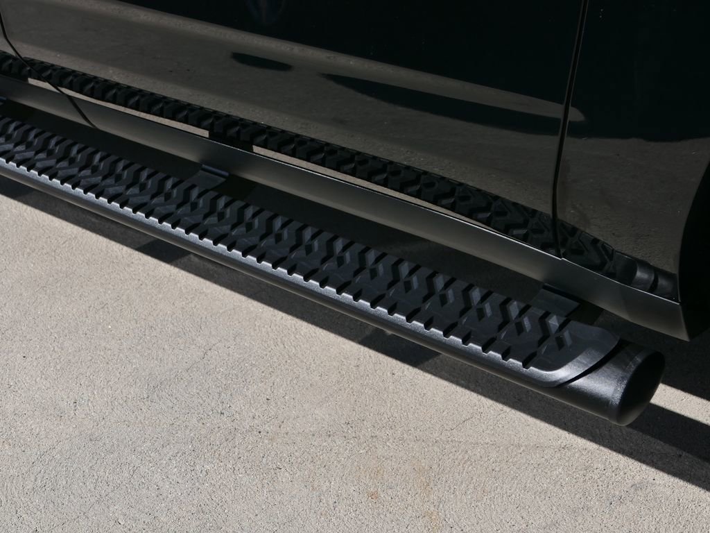 Used 2025 Chevrolet Suburban Z71 image 9