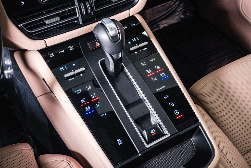 Certified 2025 Porsche Macan image 23