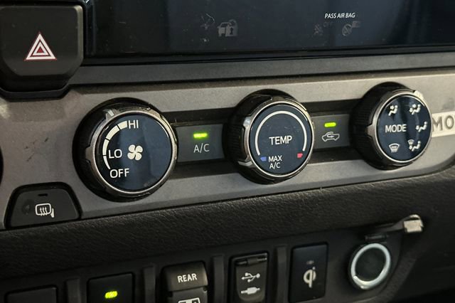 Used 2018 Toyota Tacoma TRD Off-Road w/ Technology Package AWD/4WD image 22
