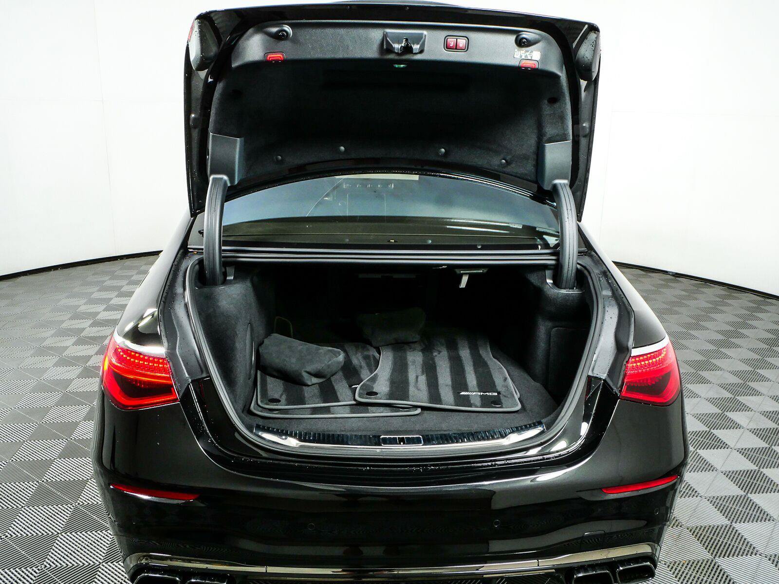 Used 2025 Mercedes-Benz S 63 AMG S image 33