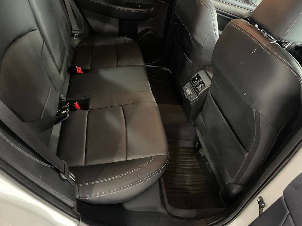 Used 2018 Subaru Outback 3.6R Limited image 27