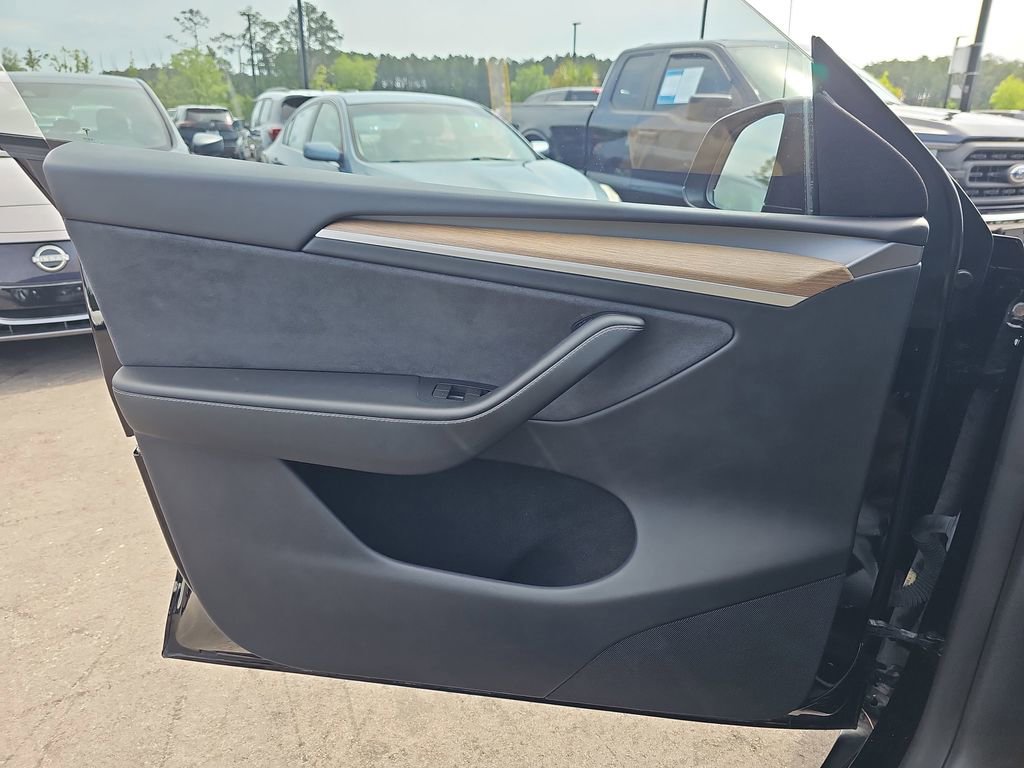 Used 2023 Tesla Model Y Long Range AWD/4WD image 32
