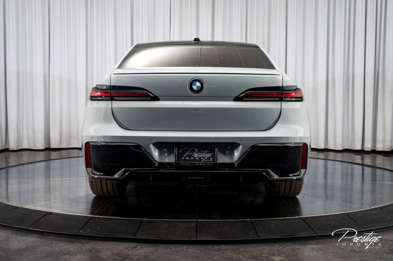 Used 2023 BMW 740i w/ Parking Assistance Package image 15