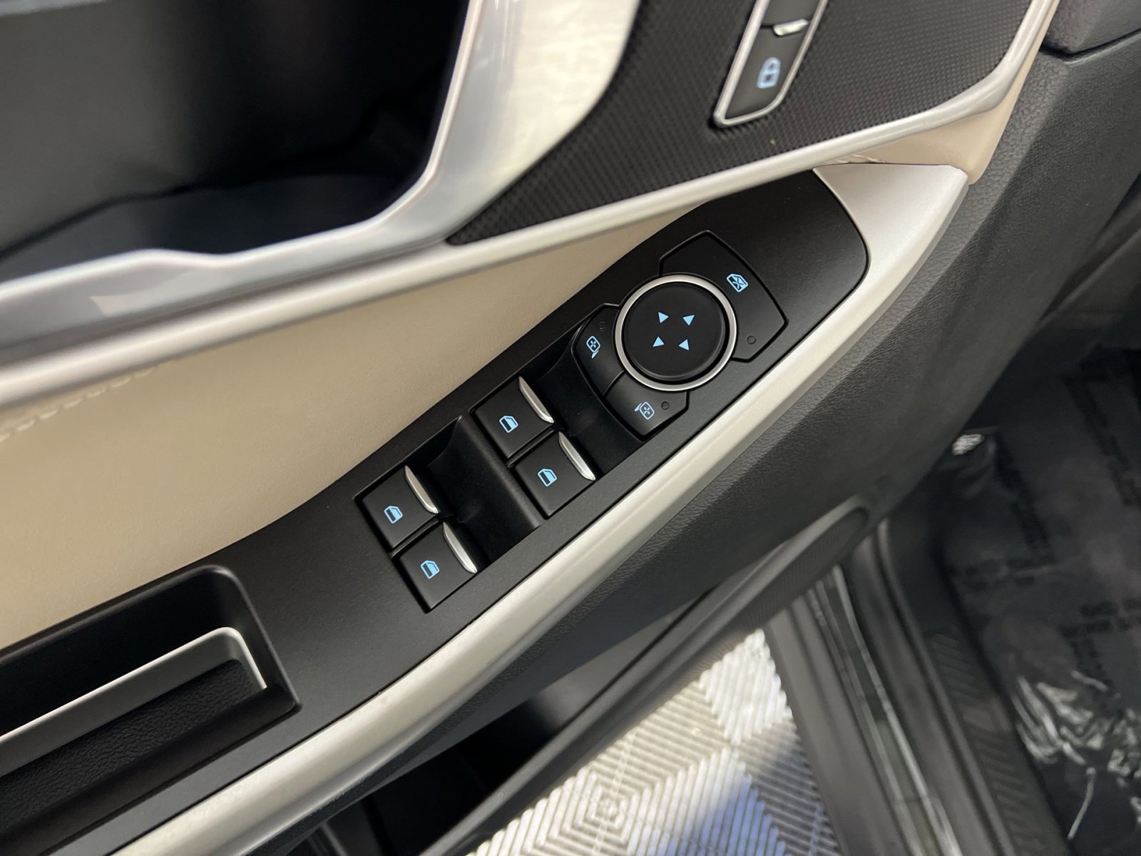 Used 2022 Ford Explorer XLT w/ Equipment Group 202A image 15