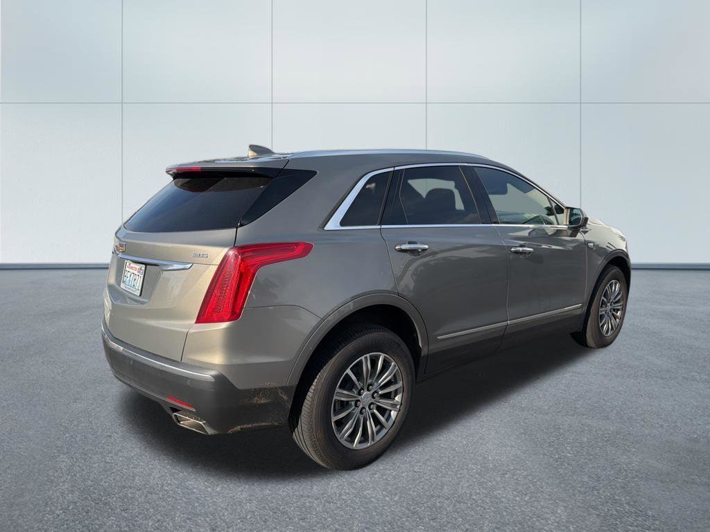 Used 2017 Cadillac XT5 Luxury w/ Driver Awareness Package AWD/4WD image 4