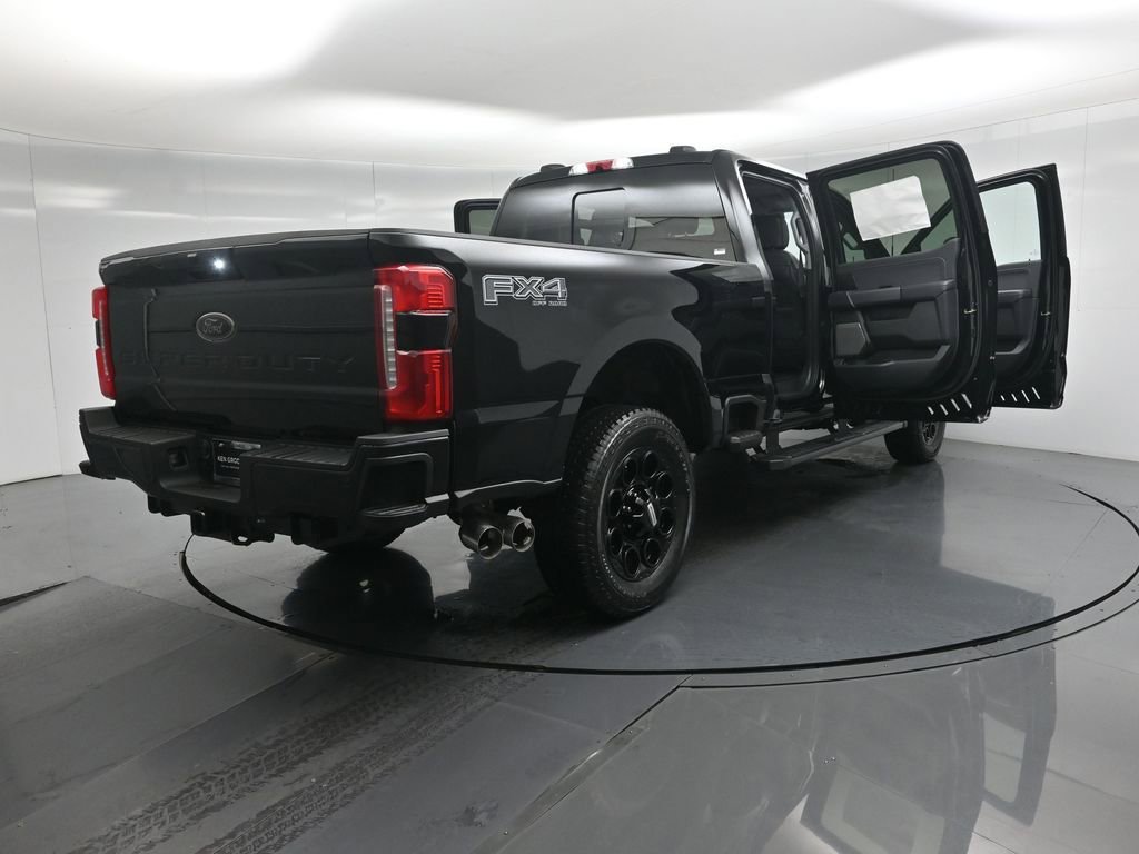 New 2026 Ford F250 Lariat w/ Black Appearance Package image 5