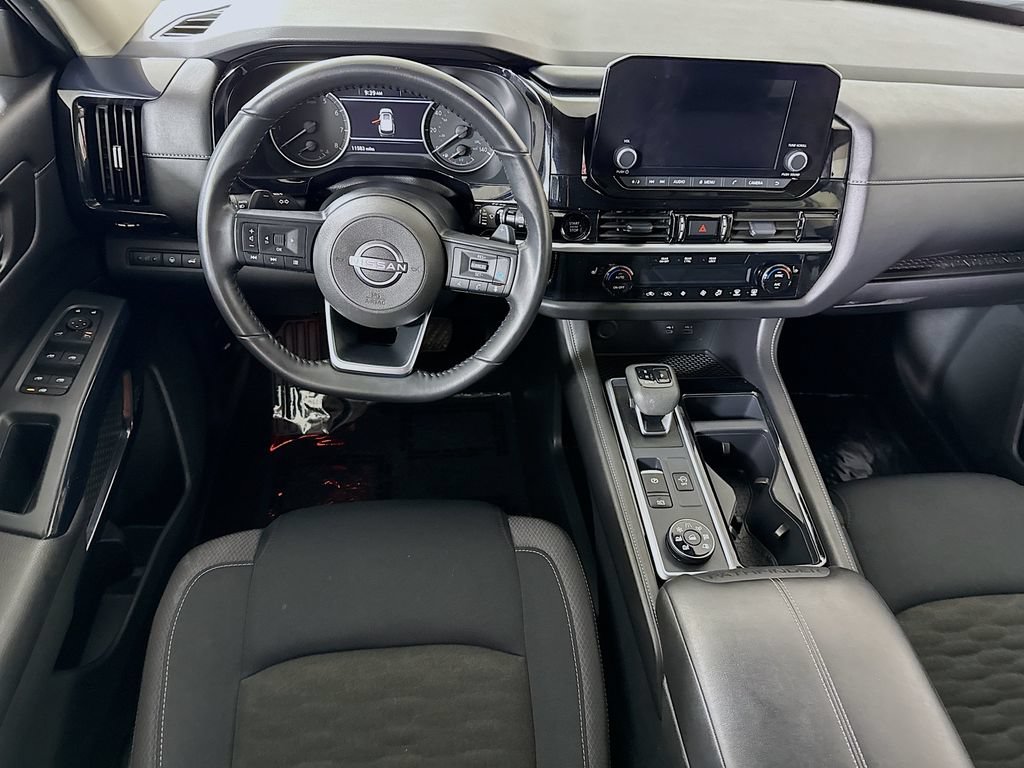 Certified 2025 Nissan Pathfinder SV AWD/4WD image 4