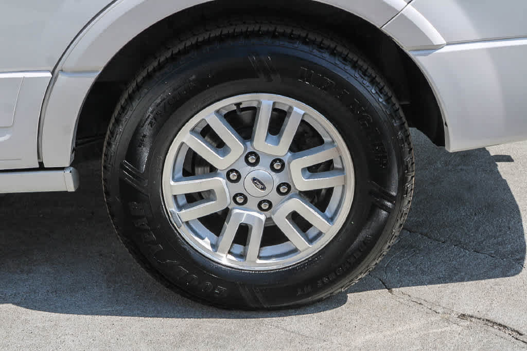 Used 2014 Ford Expedition Limited w/ Equipment Group 301A RWD image 8