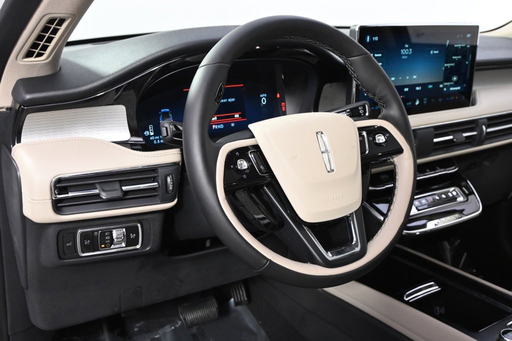 New 2026 Lincoln Corsair Premiere image 11