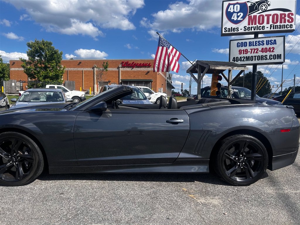 Used 2011 Chevrolet Camaro SS w/ LPO, Ground Effects Package RWD image 2
