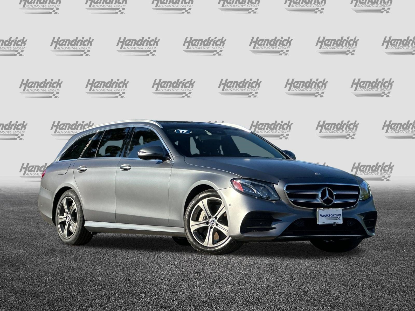 Used 2017 Mercedes-Benz E 400 4MATIC Wagon image 2