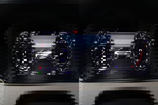 Used 2019 Land Rover Range Rover Velar R-Dynamic SE image 24