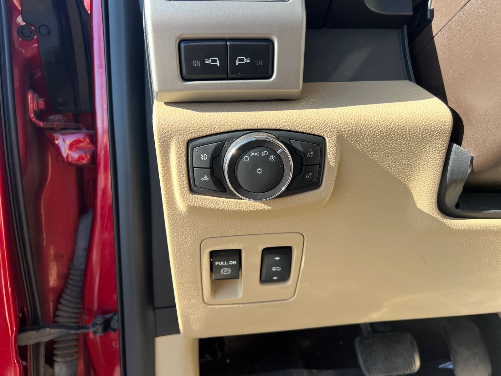 Used 2018 Ford F150 Lariat w/ Equipment Group 502A Luxury AWD/4WD image 12