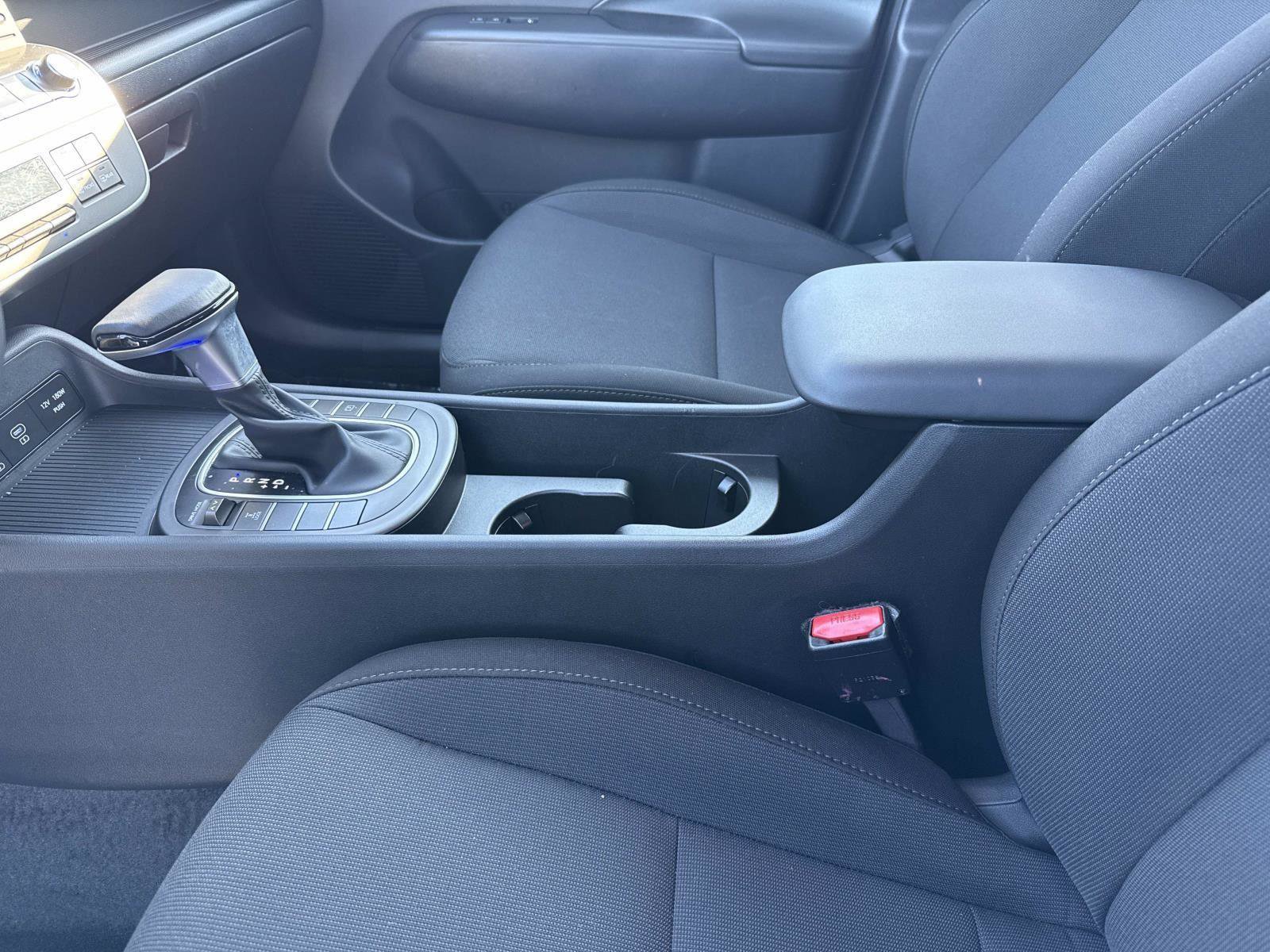 Used 2025 Hyundai Kona SEL image 14