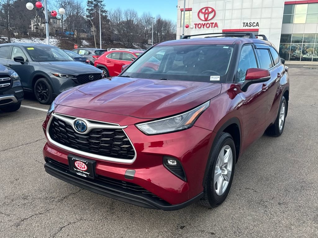Used 2022 Toyota Highlander LE image 3