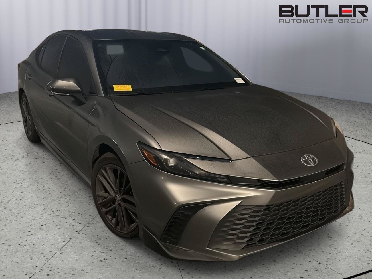 Used 2025 Toyota Camry SE w/ Convenience Package FWD image 1