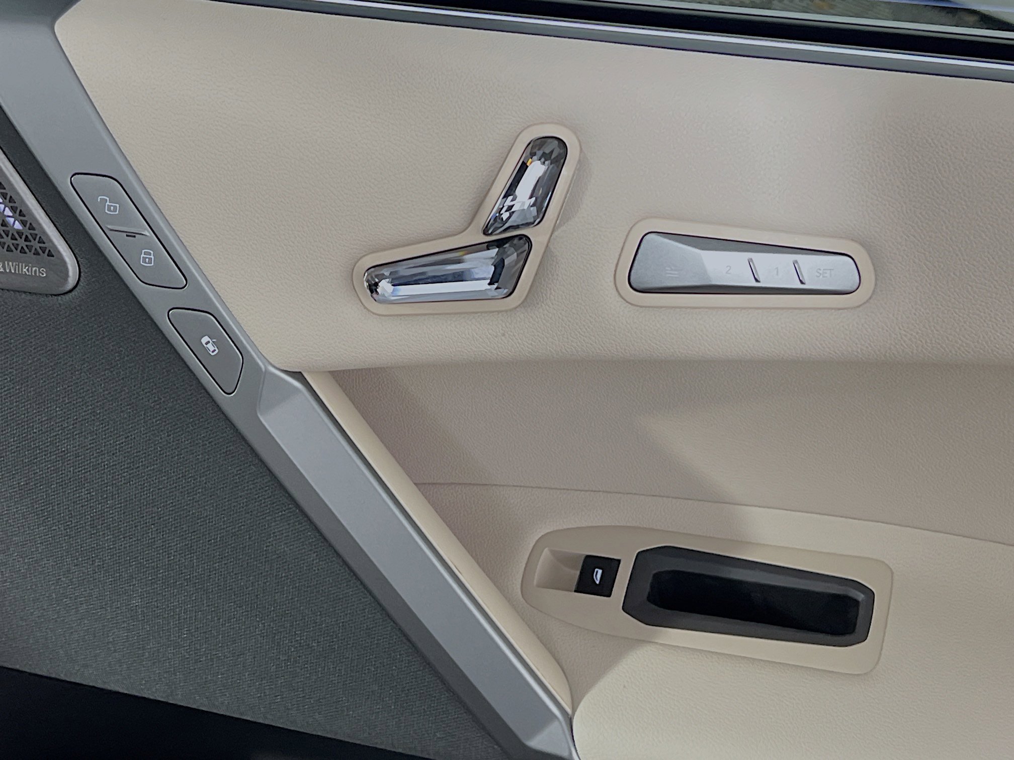 Used 2025 BMW iX M60 image 32