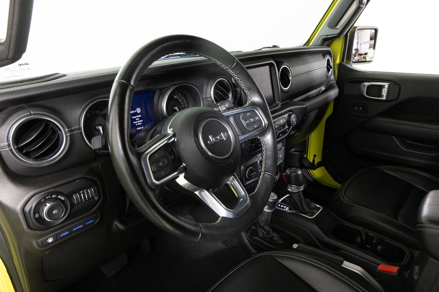 Used 2022 Jeep Wrangler Unlimited Sahara w/ Cold Weather Group image 15