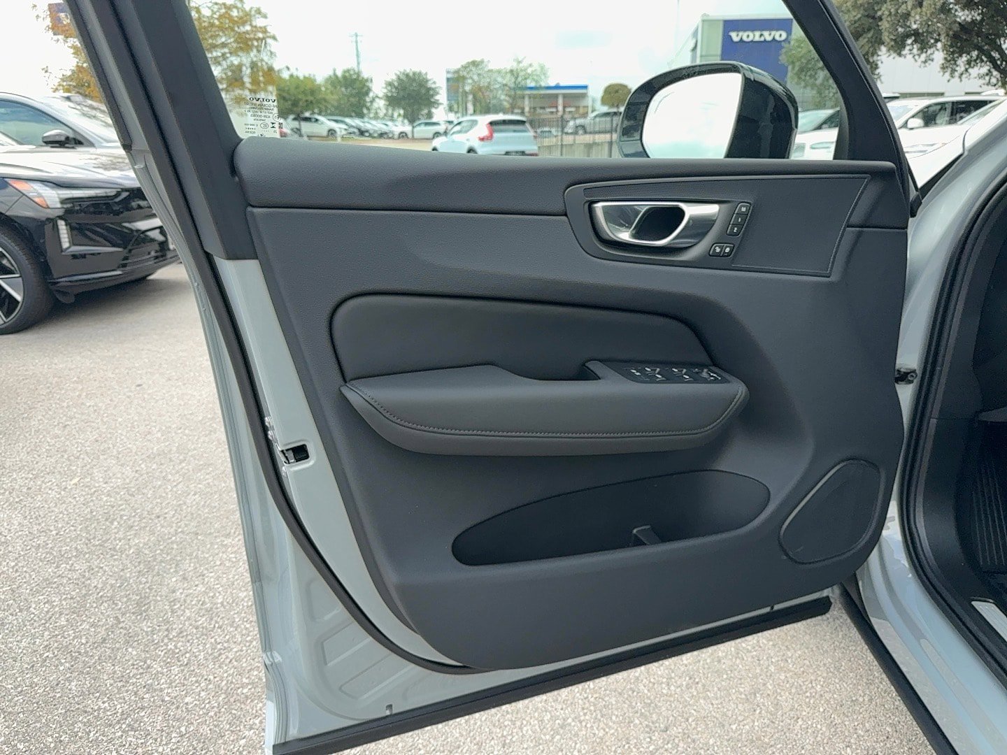 New 2026 Volvo XC60 B5 Plus w/ Protection Package AWD/4WD image 12