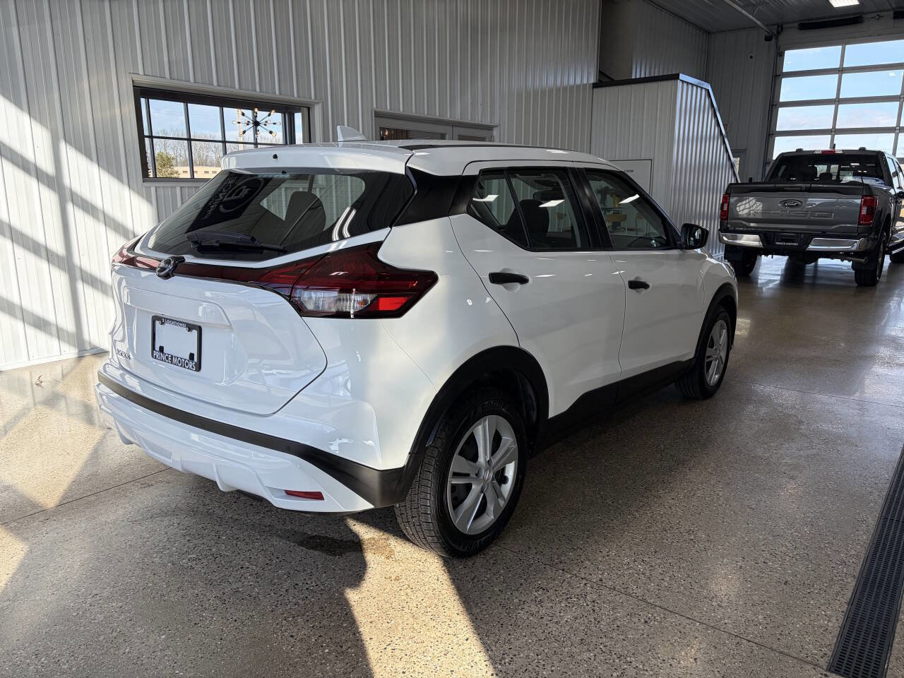 Used 2022 Nissan Kicks S image 4