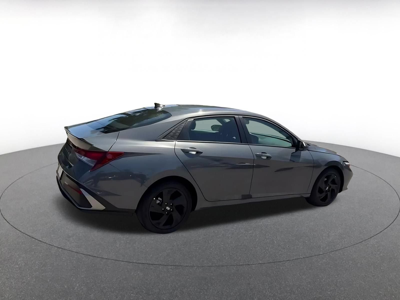 Used 2026 Hyundai Elantra Sport FWD image 13