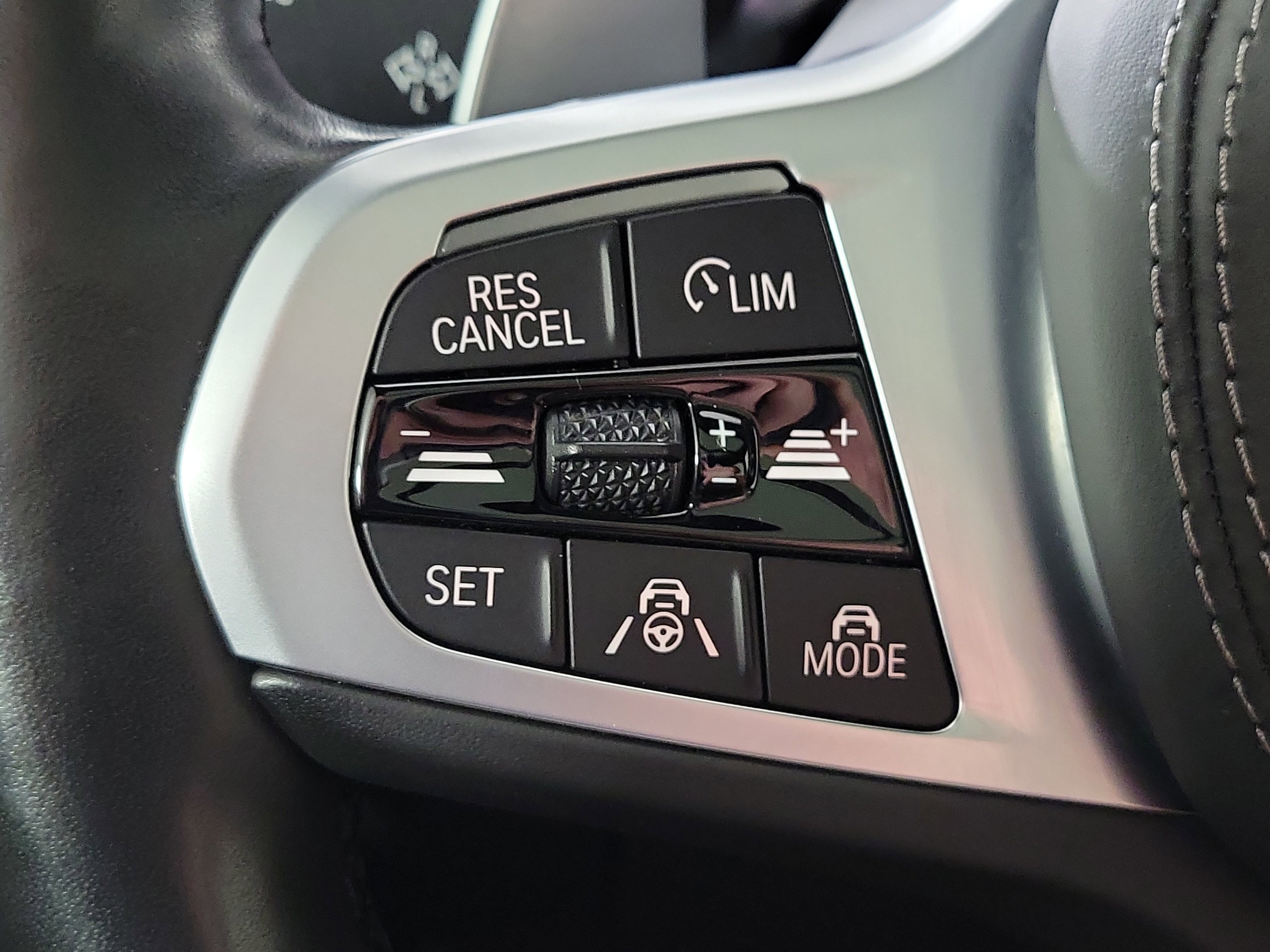 Certified 2022 BMW X5 xDrive40i w/ M Sport Package image 13